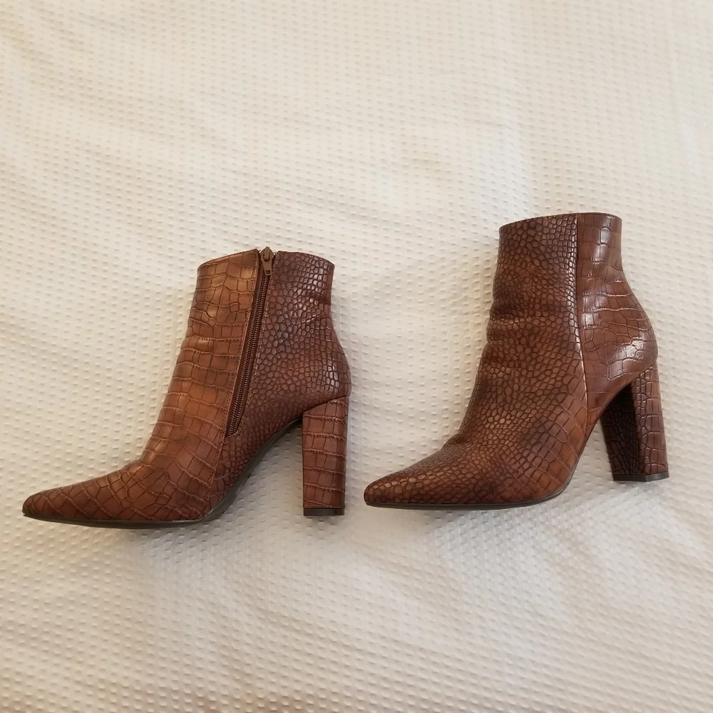 Faux Alligator Skin Pointed Toe Ankle Boots - Picture 2 of 8